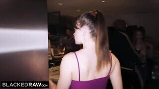 Riley Reid kap pár barna cerkát