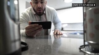 Az óriás tőgyes bejárónő meghágva