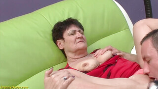 Vén érett nő és a zsenge pali