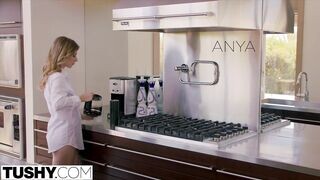 Anya Olsen a tökéletes luvnya barinő