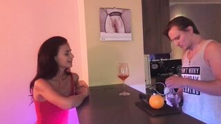 18 éves fiatal szexelése a bárban