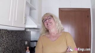 Tinédzser pasas és a szexéhes nagymami