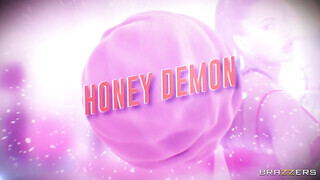 Honey Demon a dögös fitt milf mami