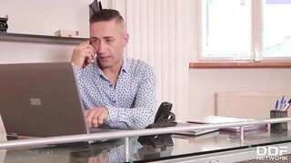 Sienna Day kettő farkat kap