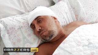 Brazzers - Brooklyn Gray szőrös cuncija megkettyintve