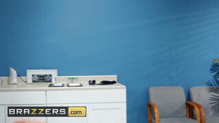 Brazzers - Chloe Cherry a ribi nővérke