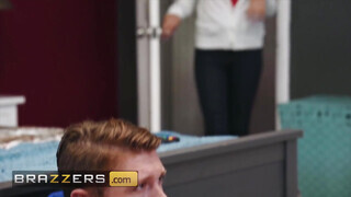 Brazzers - Jeanie Marie Sullivan a szuper vonzó milf