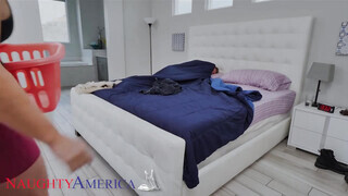 Naughty America - London River és a tini fasz