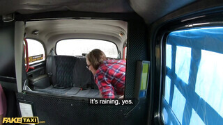 Fake Taxi - Lady Bug a zsenge sulis gádzsi