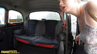 Fake Taxi - Lucy Heart a izgató kicsike orosz buxa