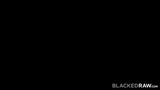 BlackedRaw - Oxana Chic tinédzser bige rábukik a faszra