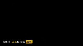 Brazzers - Cherie Deville tini fószerrel hancúrozik