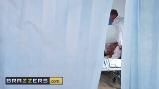 Brazzers - Bonnie Rotten popsijában az óriás pöcs