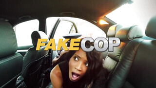 Fake Taxi - Roxy Lace muffját a barna taxis bassza