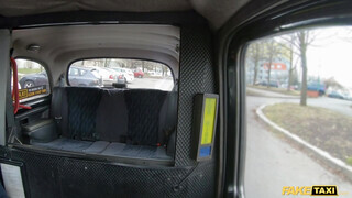Fake Taxi - Victoria Pure lovagol a taxis dákóján