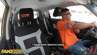 Fake Driving School - Örömlány csöcsös lányok szeretkeznek