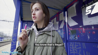 Public Agent - Tini szuka pénzért kamatyol