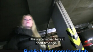 PublicAgent - Bella Karina a termetes kannás világos szőke