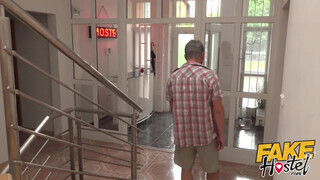 Fake Hostel - Tinédzser turista csaj punciba tolva