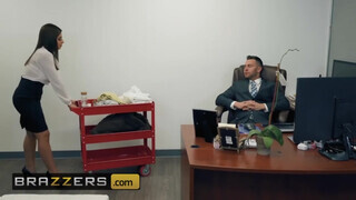 Brazzers - Ella Knox az óriás kannás dél amerikai lány