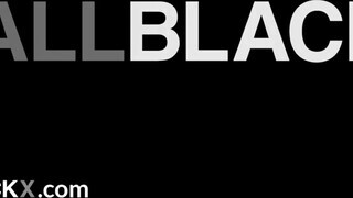 AllBlackX - Cecilia Lion a dögös szőrös muffos fiatal