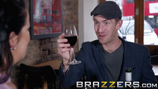 Brazzers - Anissa Jolie élvezi a gigászi pélót