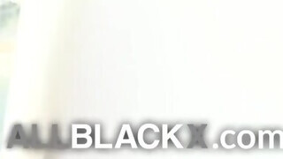 AllBlackX - Lala Ivey a méretes cickós tinédzser