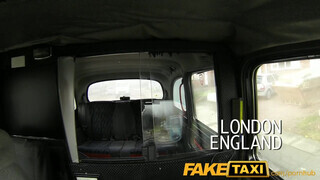 FakeTaxi - telt néger hajú csajszika pénzért mindent bevállal