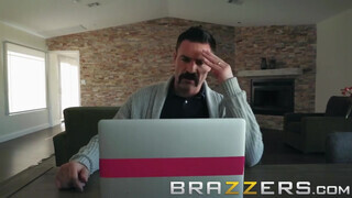 Brazzers - a kicsike ártatlan tinédzser idősebb falloszt kíván