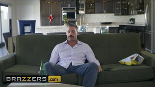 Brazzers - a kitetovált pornós lány elpusztítva