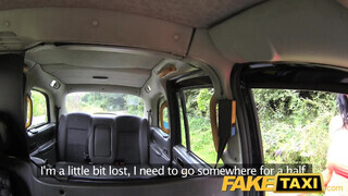 FakeTaxi piercinges maca a motorháztetőn is kúrel