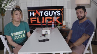 Hot guys fuck - a japán gádzsi nagyon örül a termetes fasznak