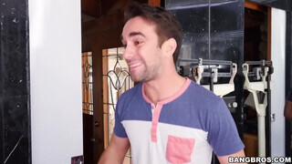Cassidy Banks a hatalmas tőgyes fital céda - Bangbros
