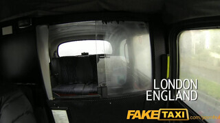 FakeTaxi - nagy keblű debella maca a taxiban