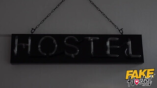 Három szajha kényezteti egymást - Fake Hostel