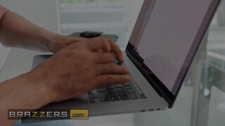 Brazzers - Ebony Mystique imádja a óriási néger hímtagot