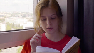 ULTRAFILMS - izgató tinédzser maca begerjed egy könyvre