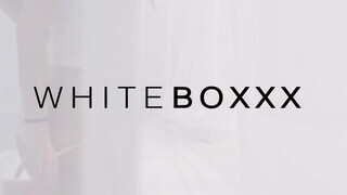 WHITEBOXXX - Vanessa Decker gyengéden kufircol