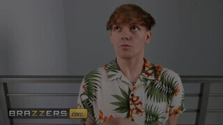 Brazzers - Skylar Snow a irodában szexel
