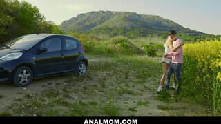 Cherry Kiss megengedi popó lyukba - Anal mom