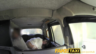 FakeTaxi - Mennyasszony a taxiban kúr