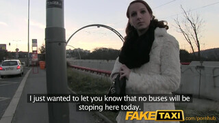 FakeTaxi - Tinédzser ápoló nőci kefél a taxiban