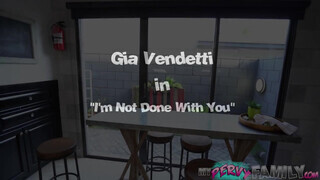 Gia Vendetti a csábító hosszú combú latin