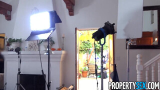 PropertySex - Riley Reid mint ingatlanos zsenge csajszika
