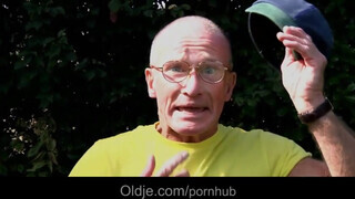 Idős tata popóba kúrja a csinos tinit
