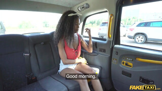Fake Taxi - Tina Fire a termetes kannás csoki bige