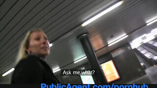PublicAgent - szep cickós csajszi keményen megrakva