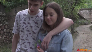 18videoz - tini fiatal páros kényelmesen