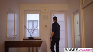 Babes - Paula Shy a hatalmas kannás csajszika
