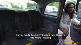 Fake Taxi - Vékony gigászi keblű latin amerikai csajszi